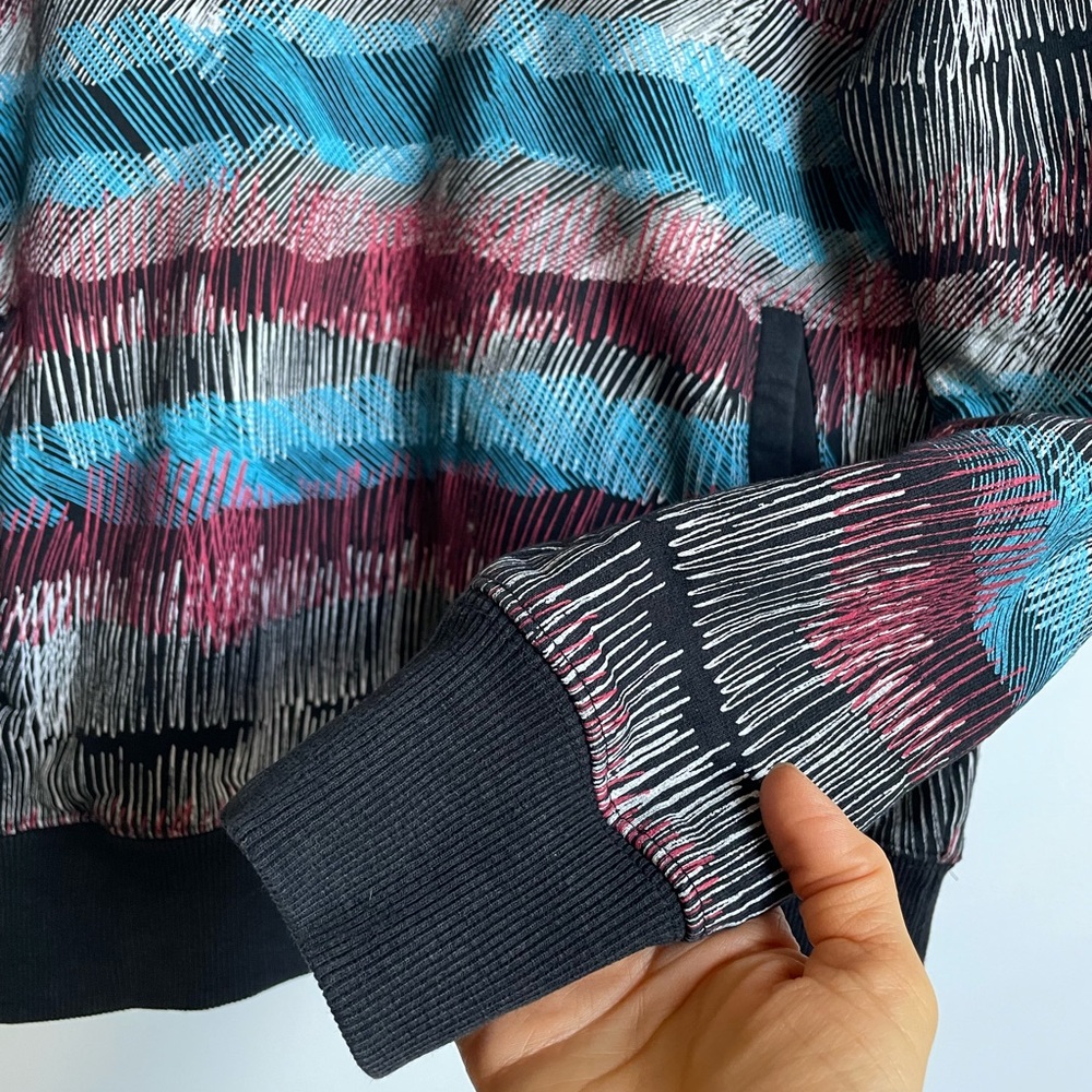 Fun pattern pocket sweatshirt - Picture 9 of 9